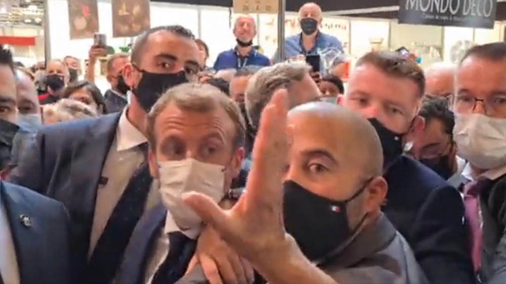 Franţa: Un bărbat a aruncat cu un ou asupra lui Macron